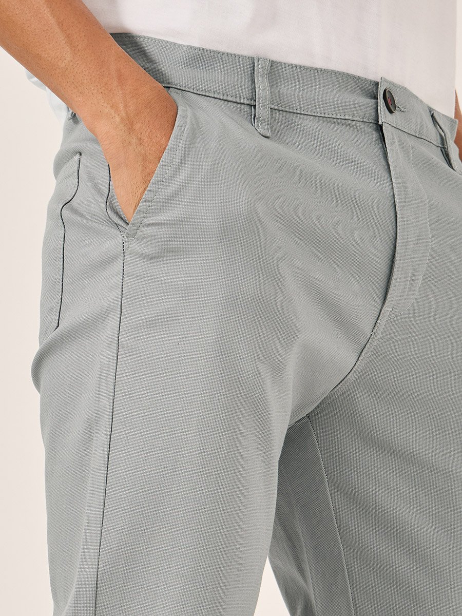 Solid Mid Rise Slim Fit Cotton Chinos