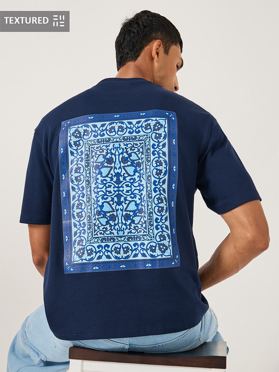 تيشيرت بقصة بوكسي وطبعة جرافيك