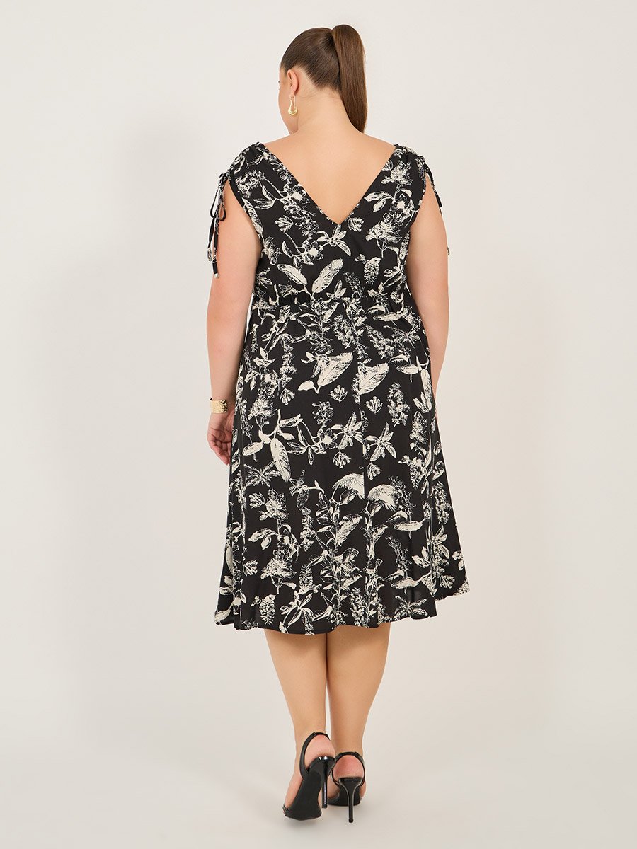 Plus Size All-Over Floral Print Sleeveless Knee Length Dress