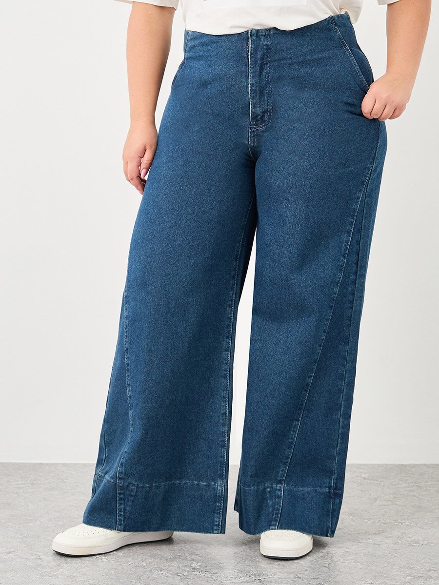 Plus Wide Leg Jeans with Pockets