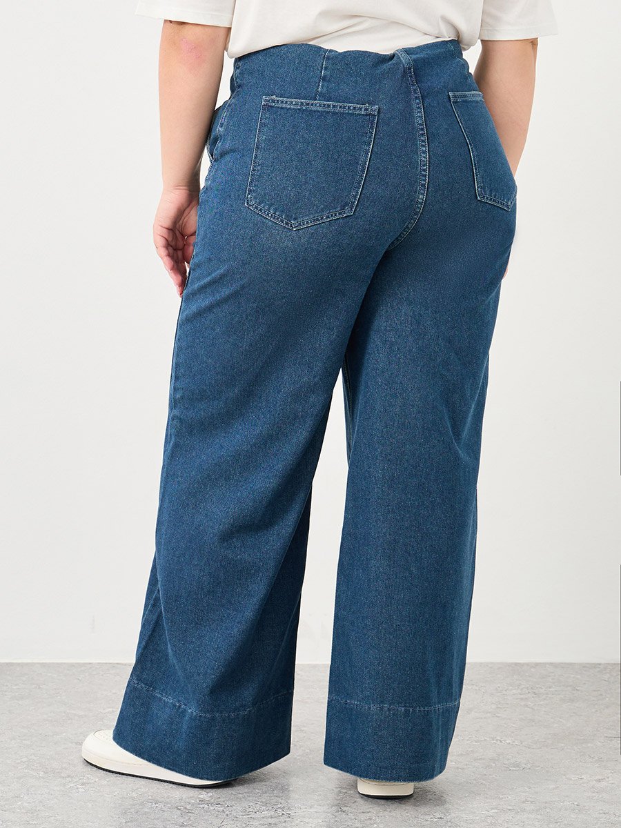 Plus Wide Leg Jeans with Pockets
