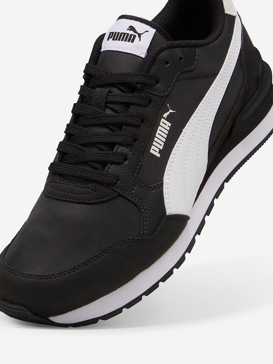 ST Runner v4 Sneakers