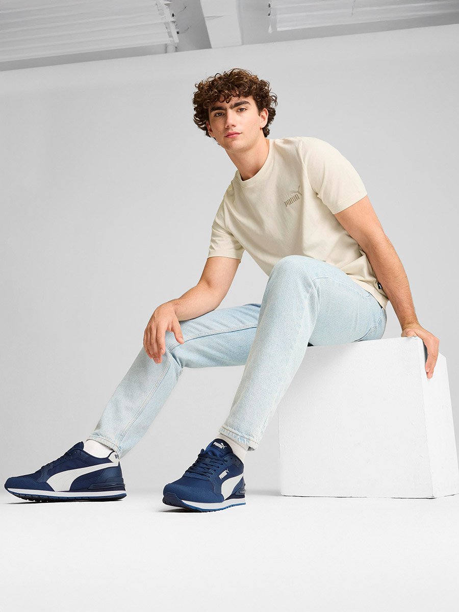 ST Runner v4 Sneakers