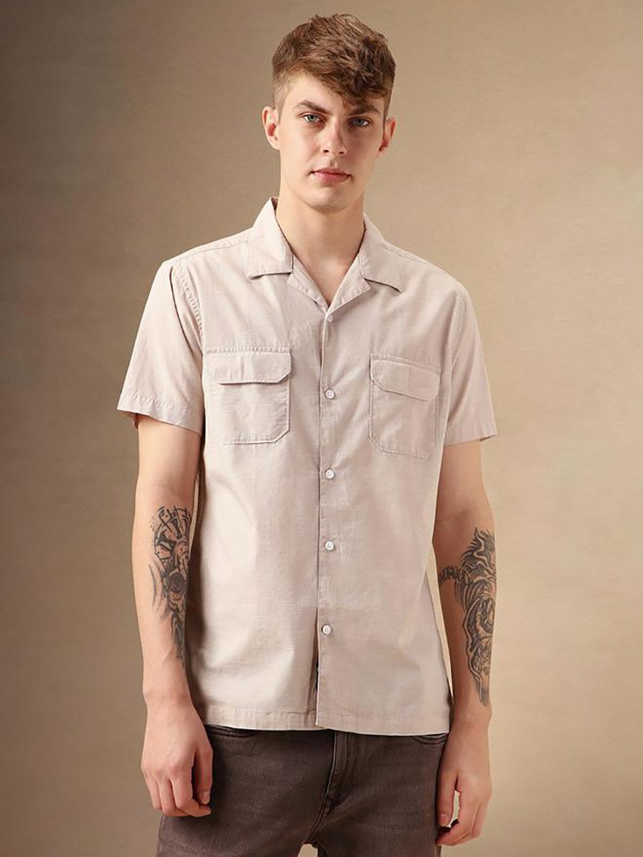 قميص سادة بقصة مريحة وياقة سبريد
