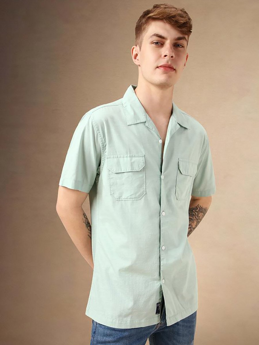 Solid Regular Fit Spread Collar Shirt with Pockets