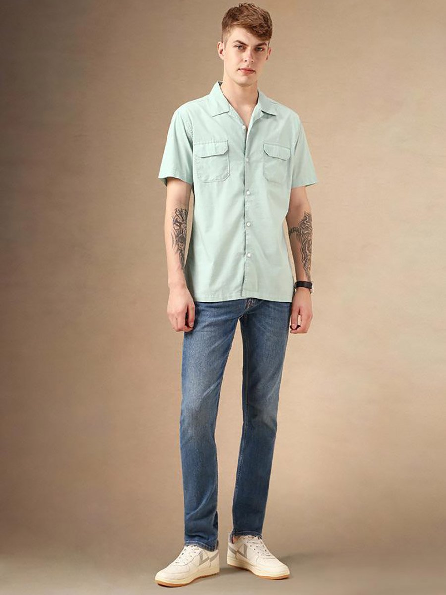 Solid Regular Fit Spread Collar Shirt with Pockets