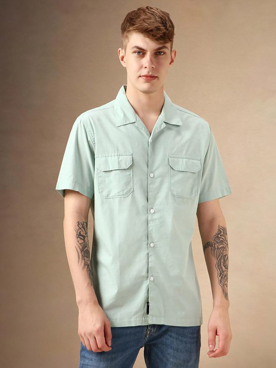 Solid Regular Fit Spread Collar Shirt with Pockets
