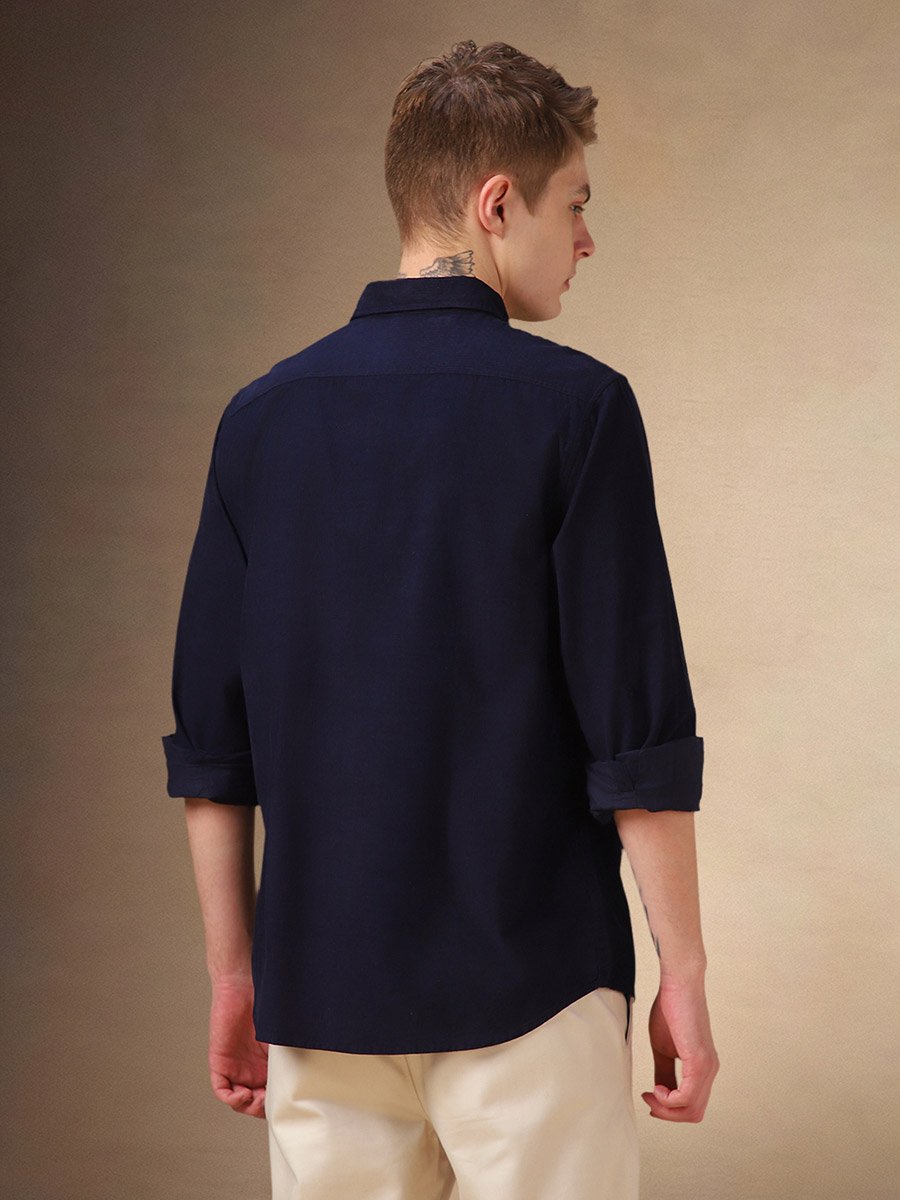 Solid Relaxed Fit Spread Collar Curved Hem Shirt