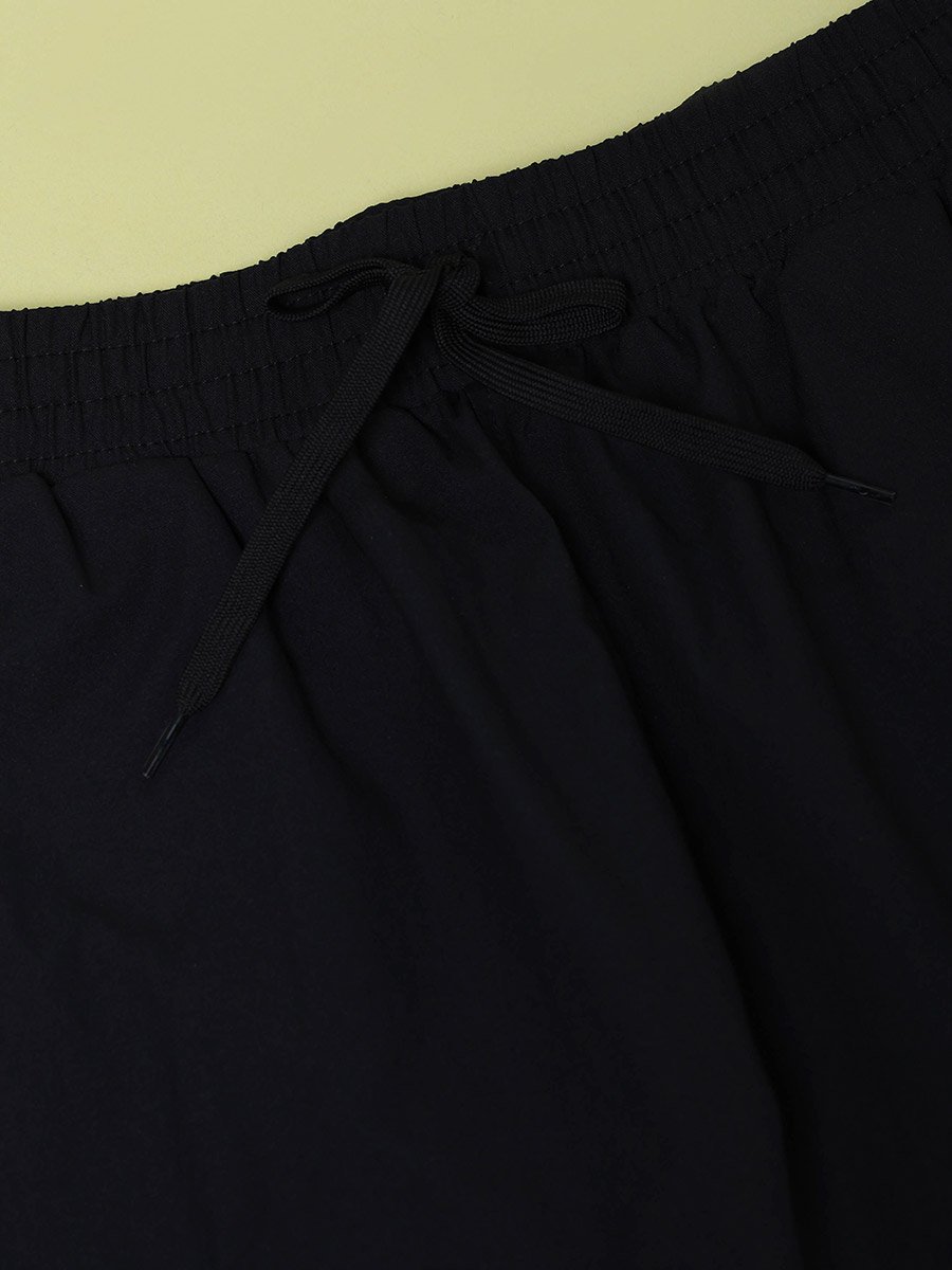 Solid Slim Fit Cargo Shorts with TS FLEXI