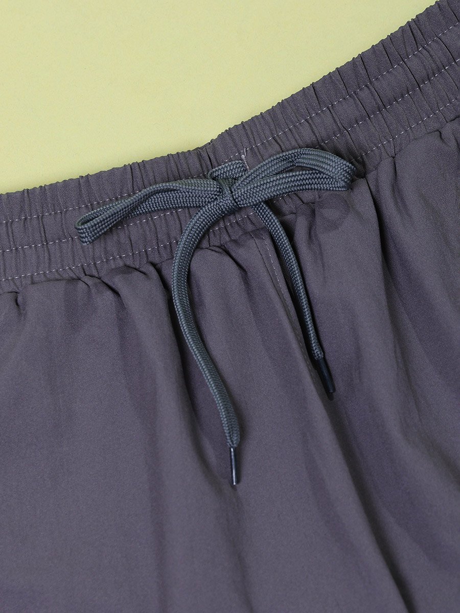 Solid Slim Fit Cargo Shorts with TS FLEXI