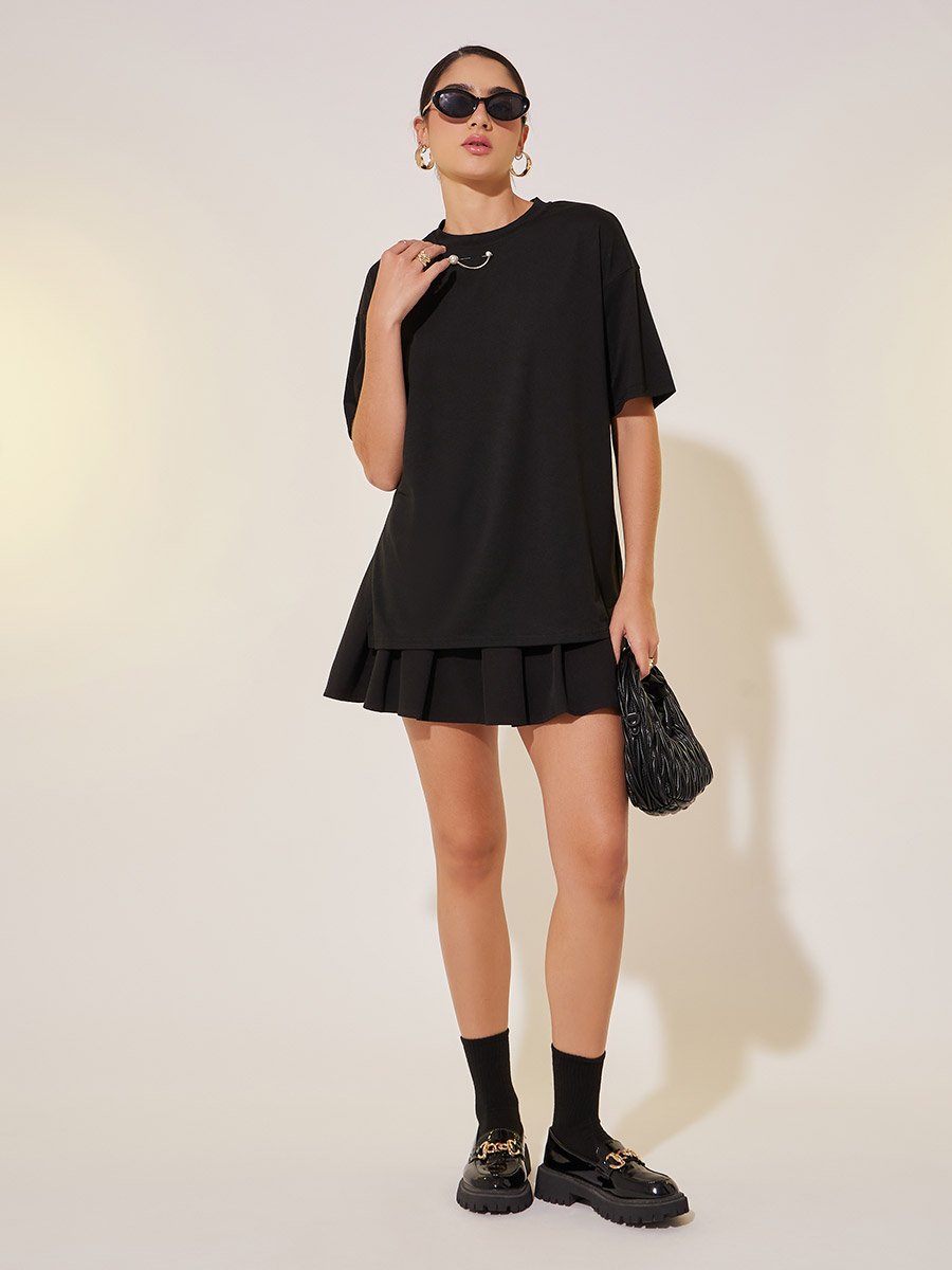 Round Neck Waist Bucklet Detail Plain Tee