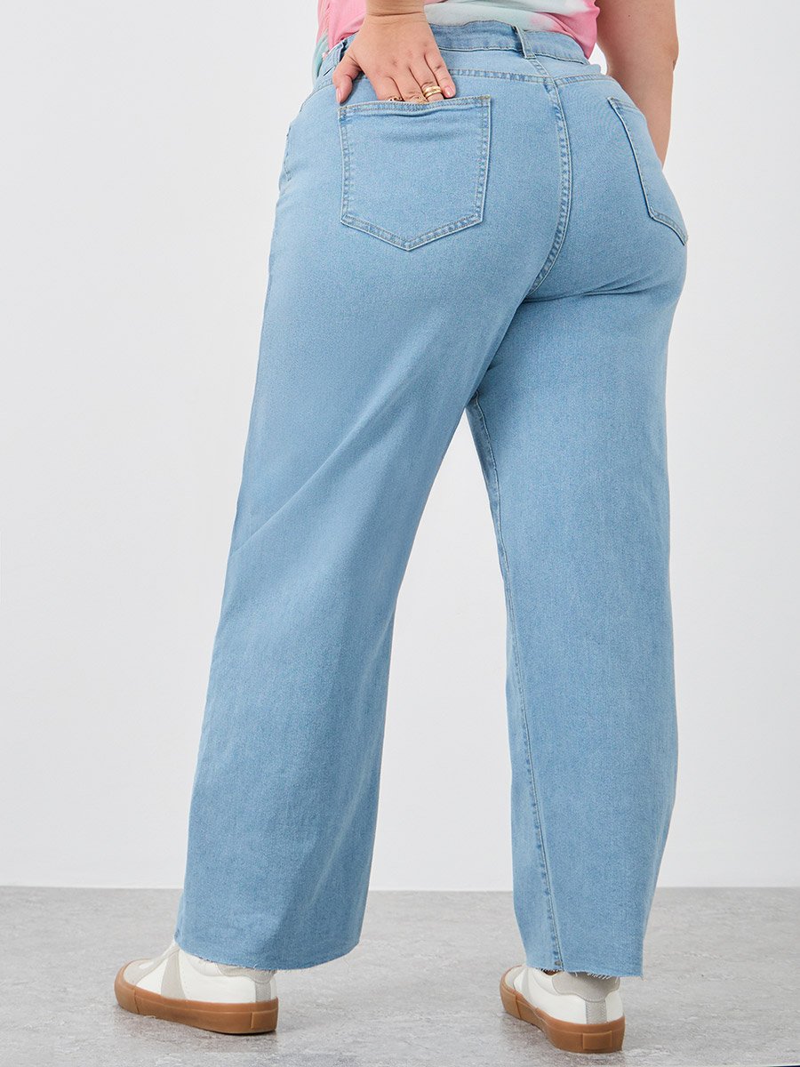 Plus Size High Rise Straight Fit Jeans