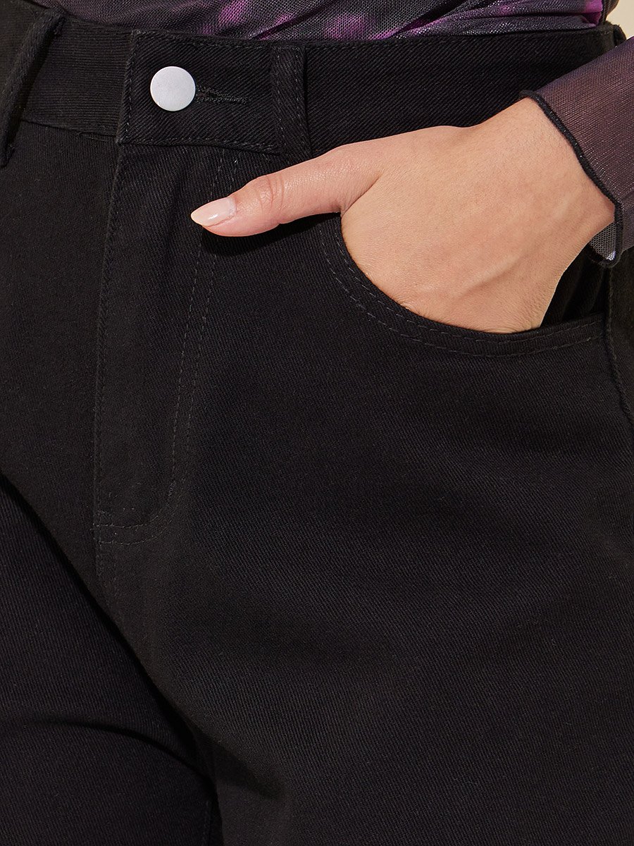 جينز سادة بأرجل واسعة وخصر متوسط