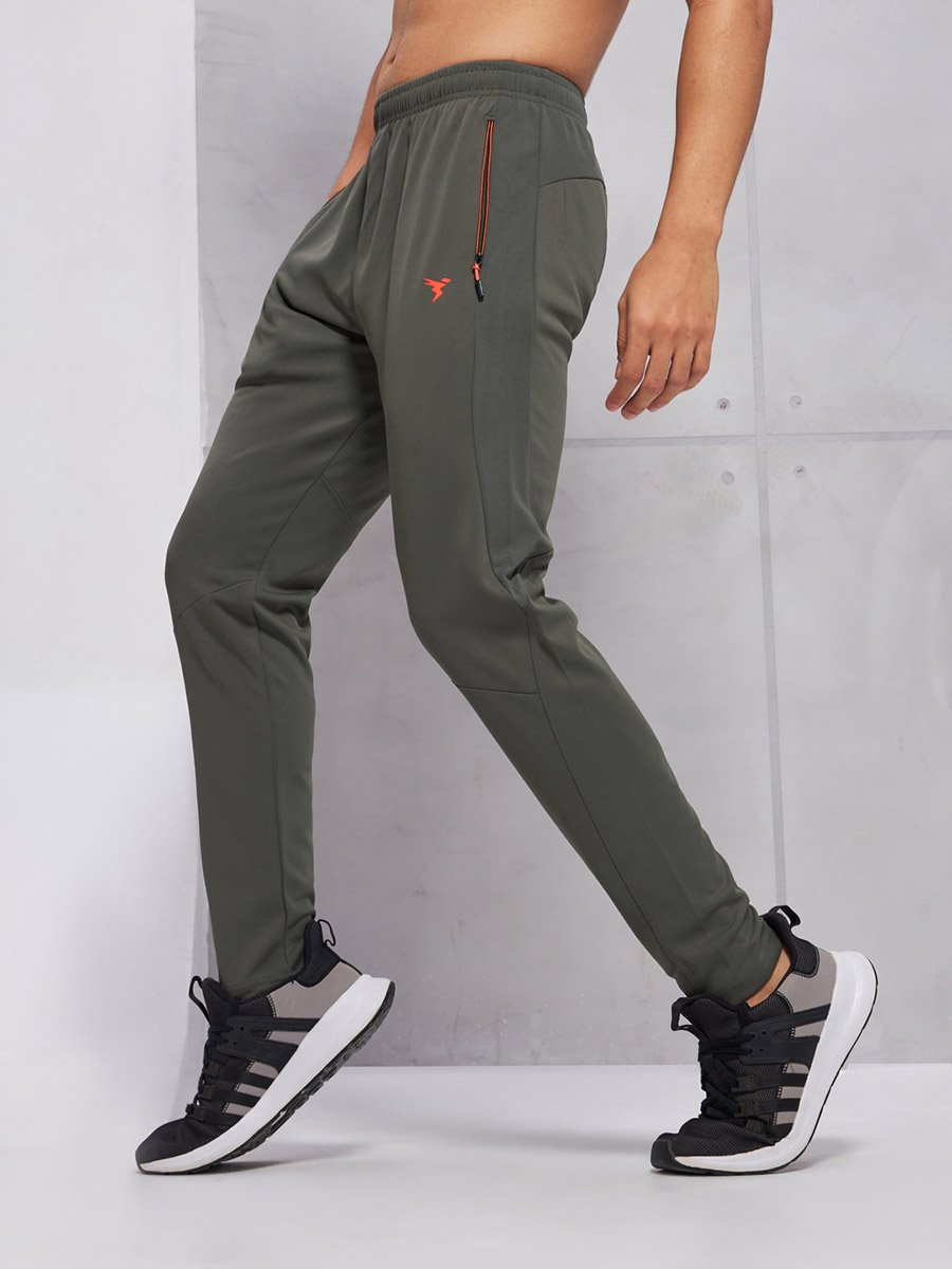 Mid Rise Solid Slim Fit Trackpants