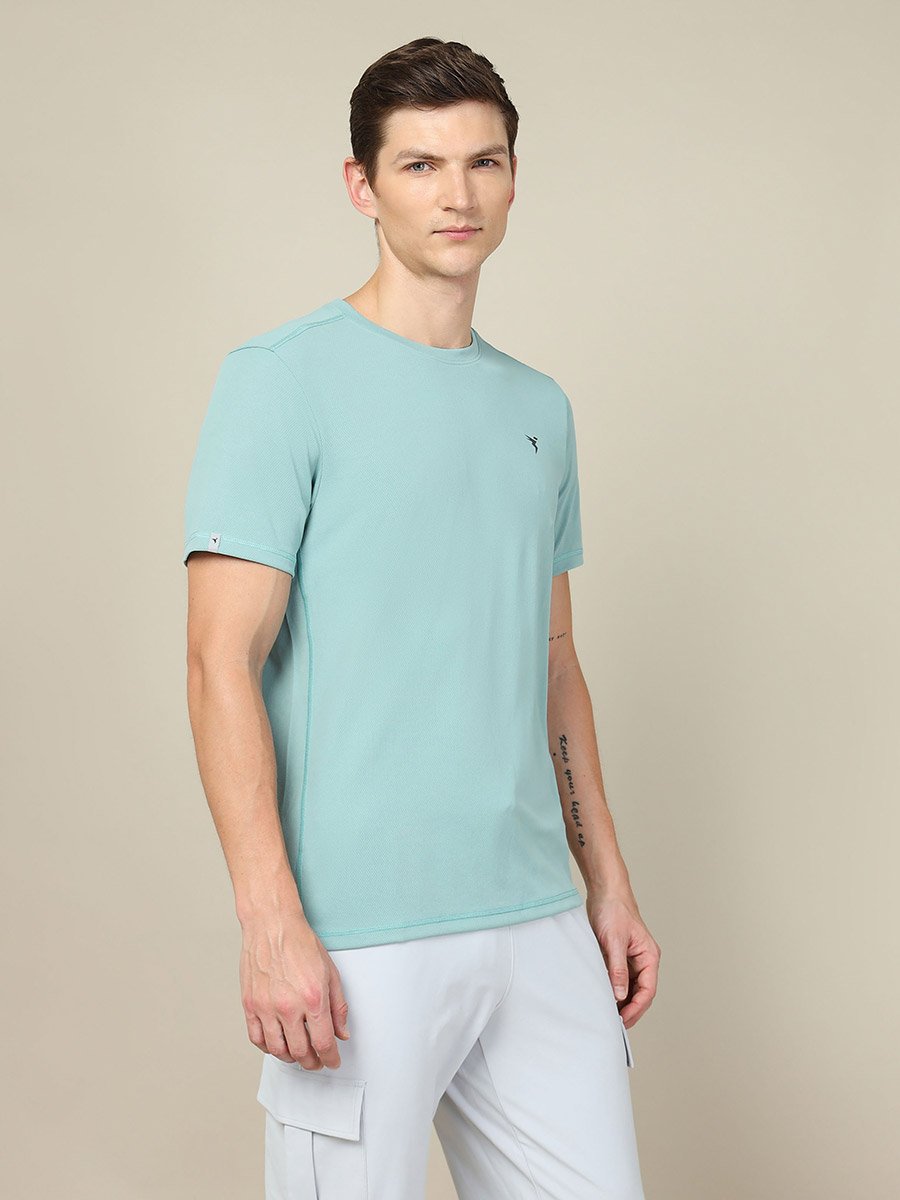 Men Solid Round Neck Slim Fit T-Shirt with Technocool+