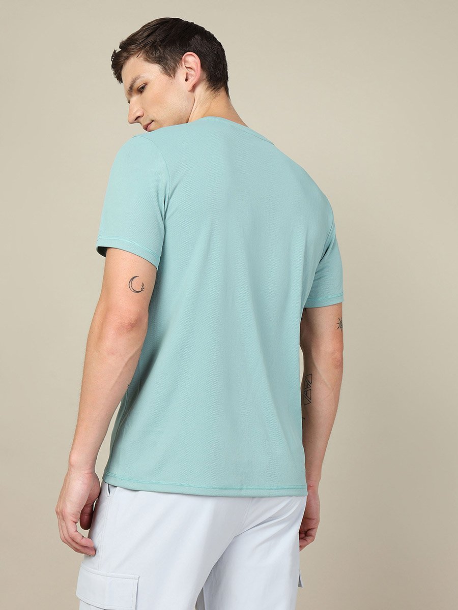 Men Solid Round Neck Slim Fit T-Shirt with Technocool+