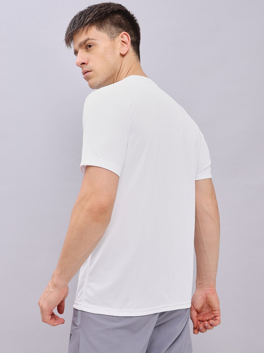 Plus Size Solid Round Neck Slim Fit T-Shirt with TECHNOCOOL+