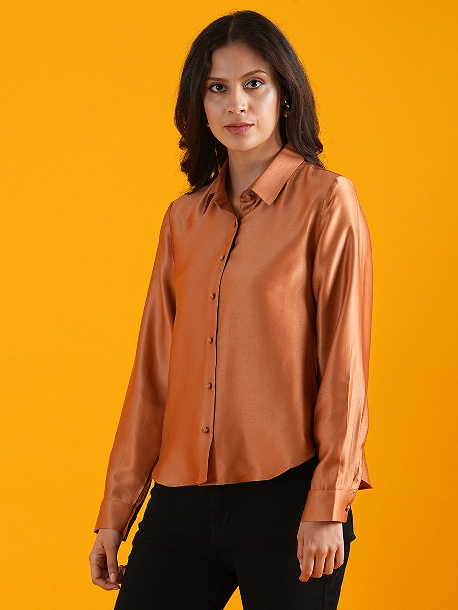Spread Collar Curved Hem Buttoned Shirt