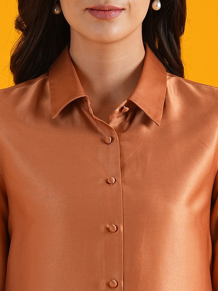 Spread Collar Curved Hem Buttoned Shirt
