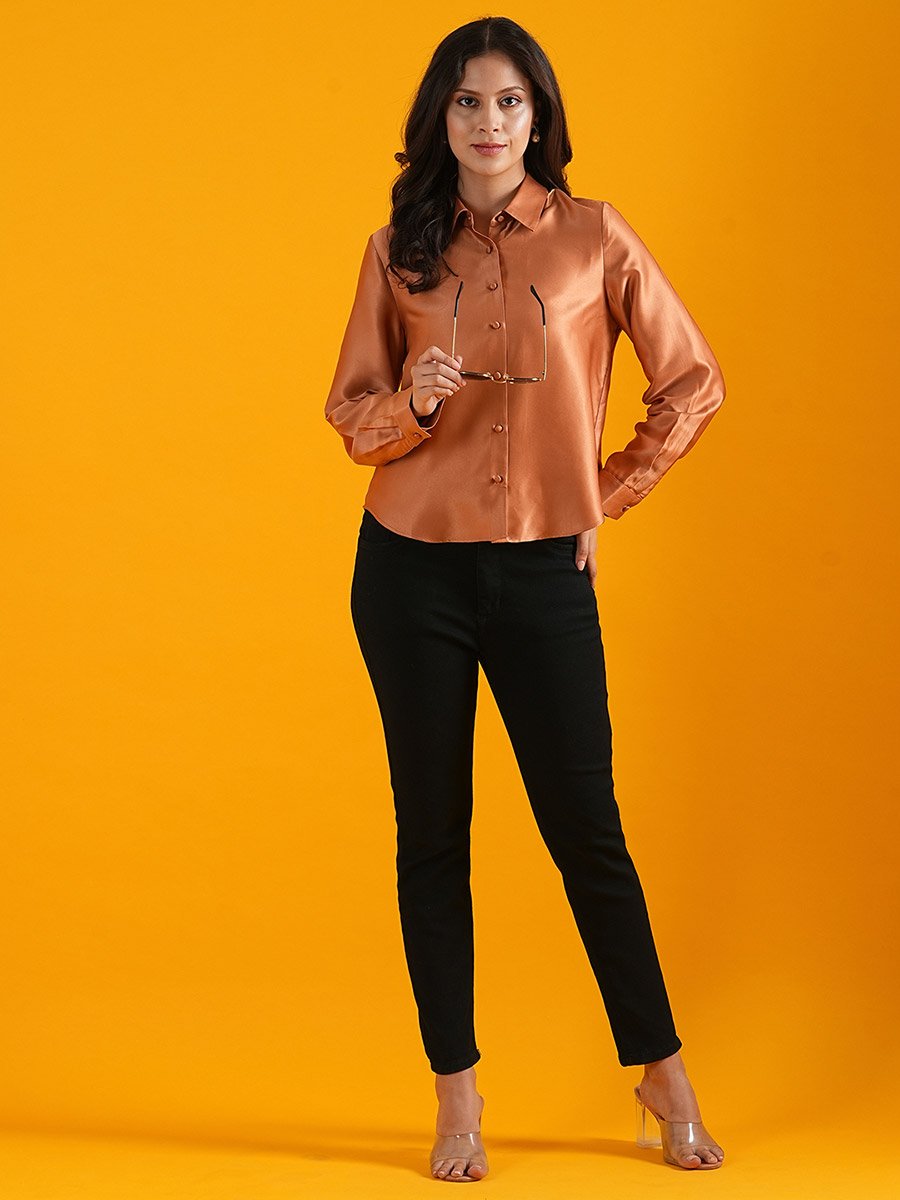 Spread Collar Curved Hem Buttoned Shirt