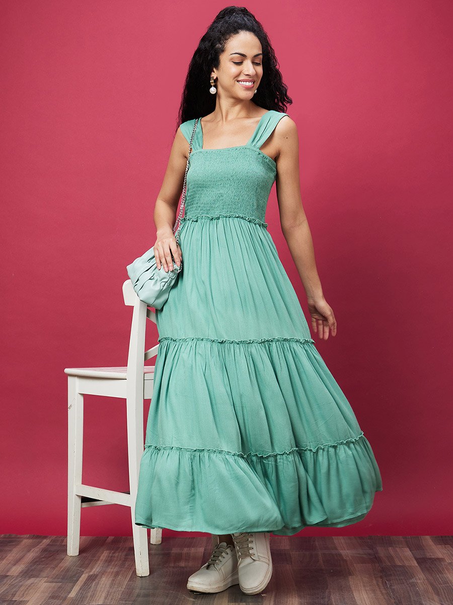Sleeveless Smocked Details Maxi Dress