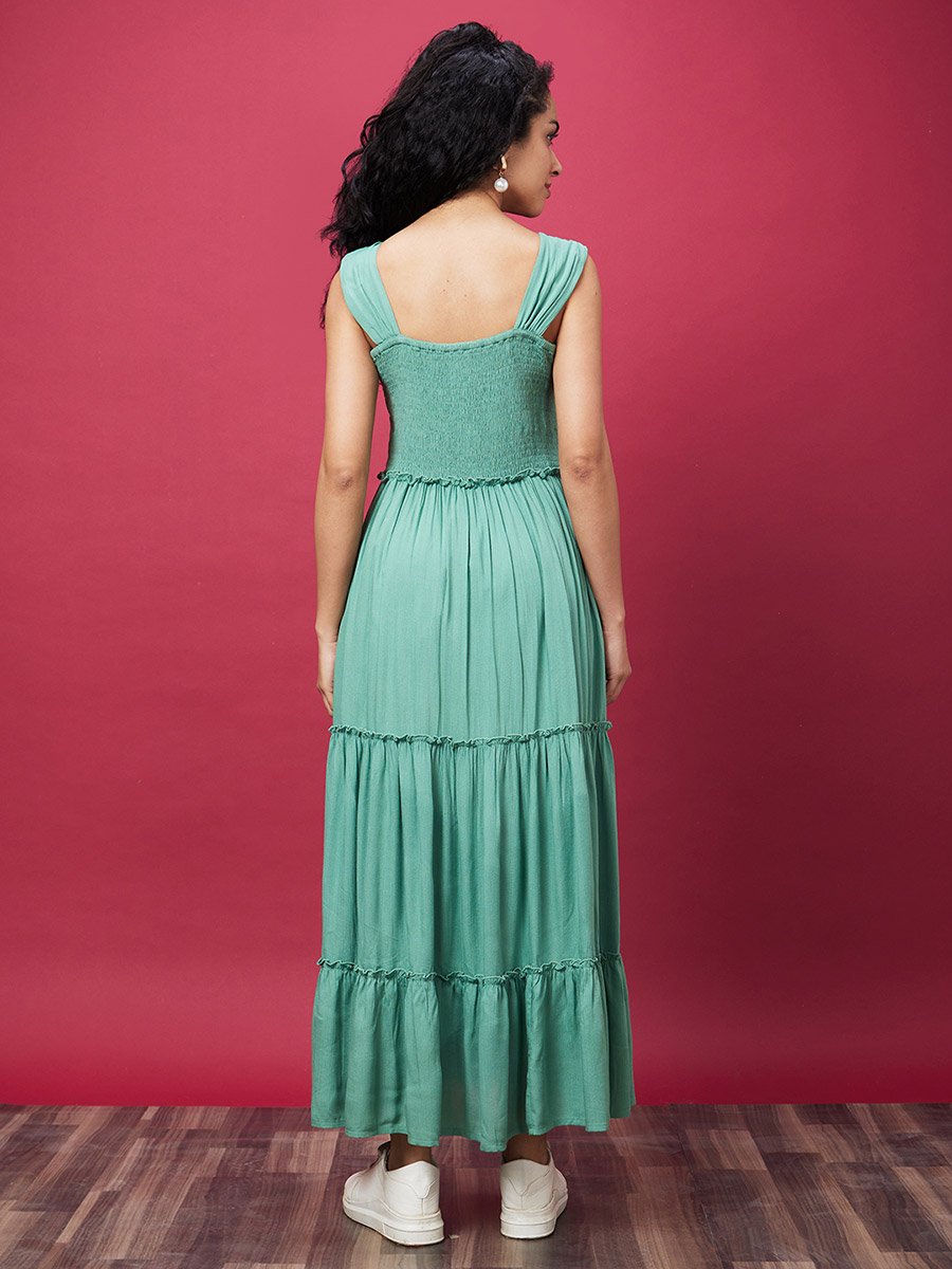 Sleeveless Smocked Details Maxi Dress