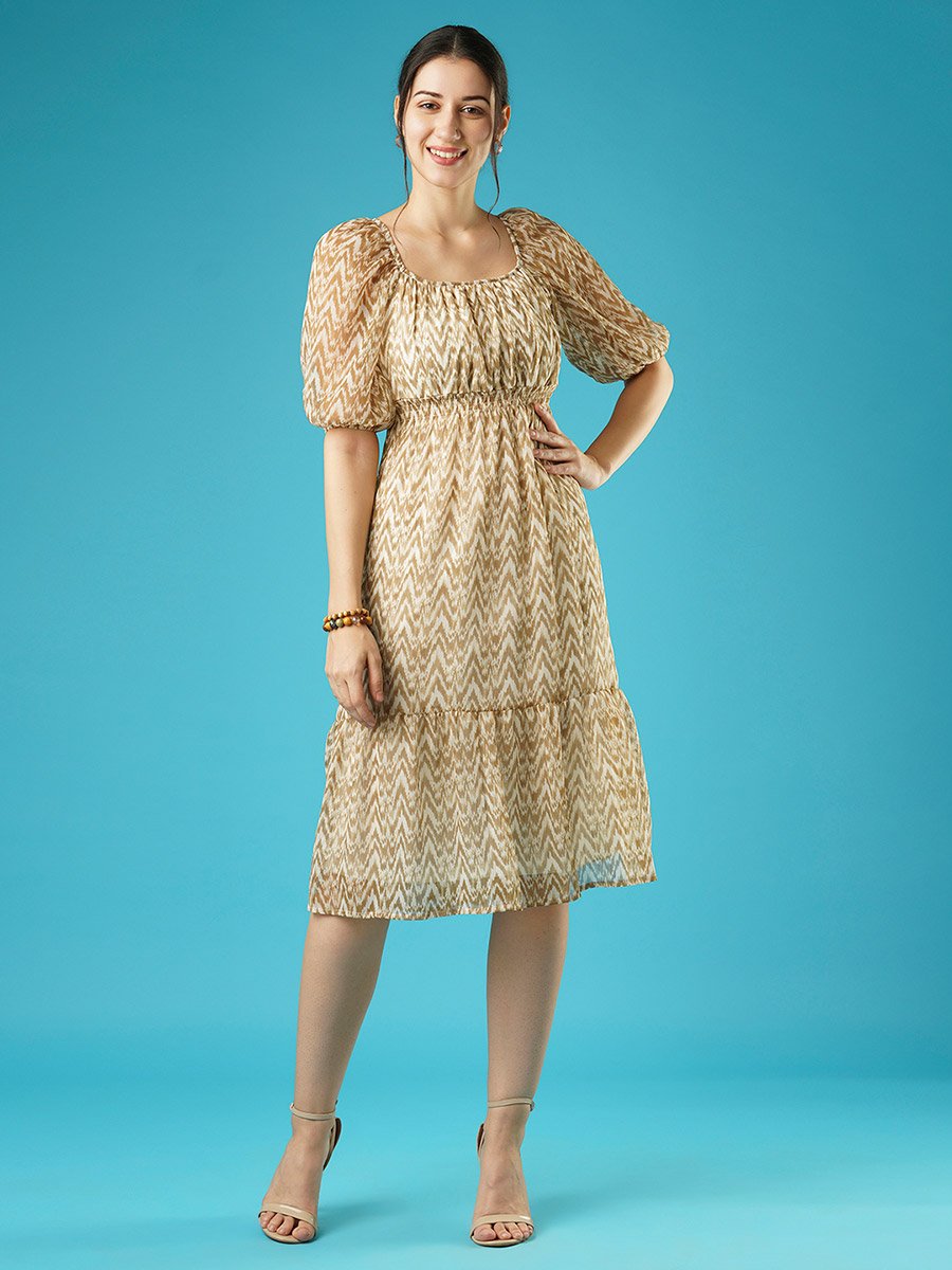 فستان ميدي مطبع بالكامل بياقة مربعة
