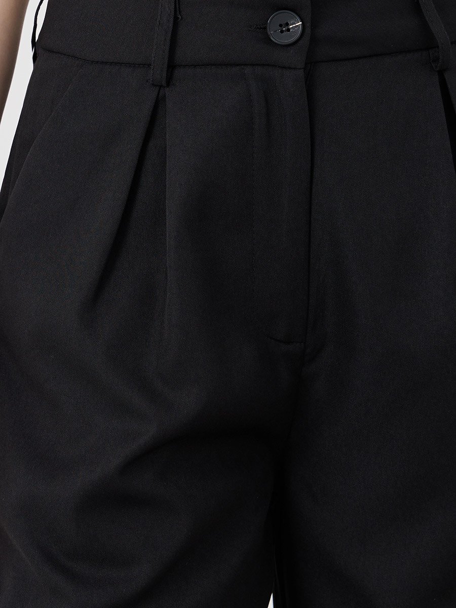 Black Solid Pleated Loose Fit Pants