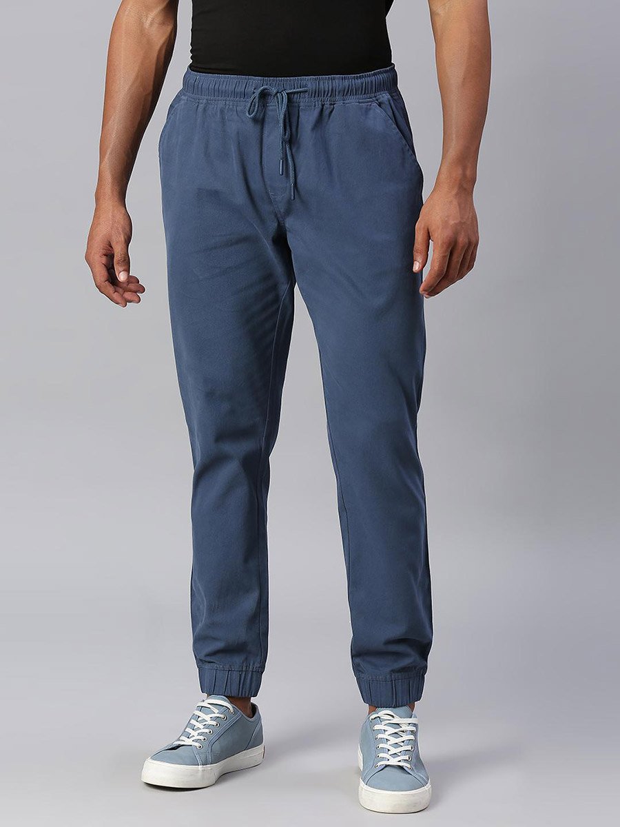 بنطال جوغر بقصة مستدقة