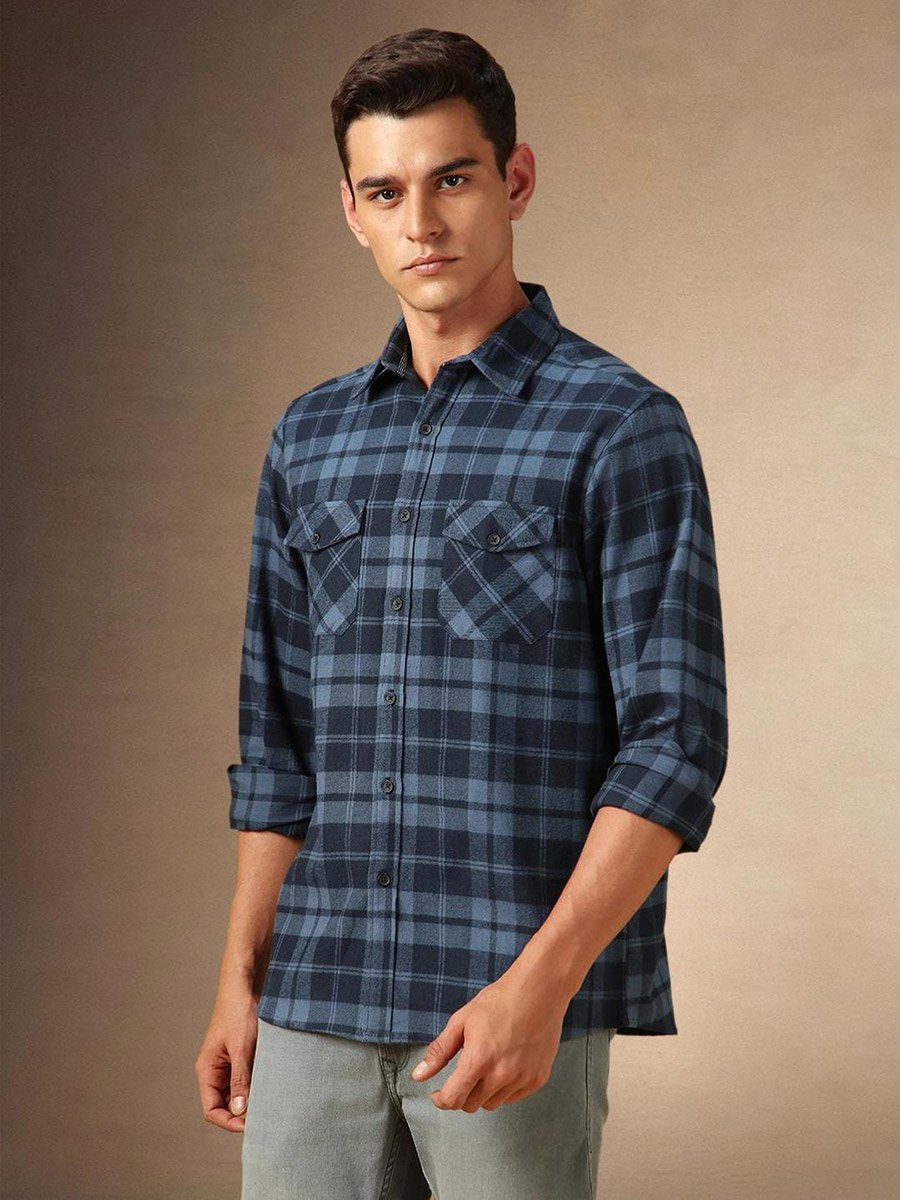 قميص كاروهات فلانيل بأكمام طويلة