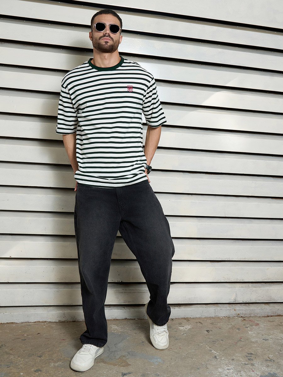 تيشيرت مخطط بقصة مريحة وياقة دائرية