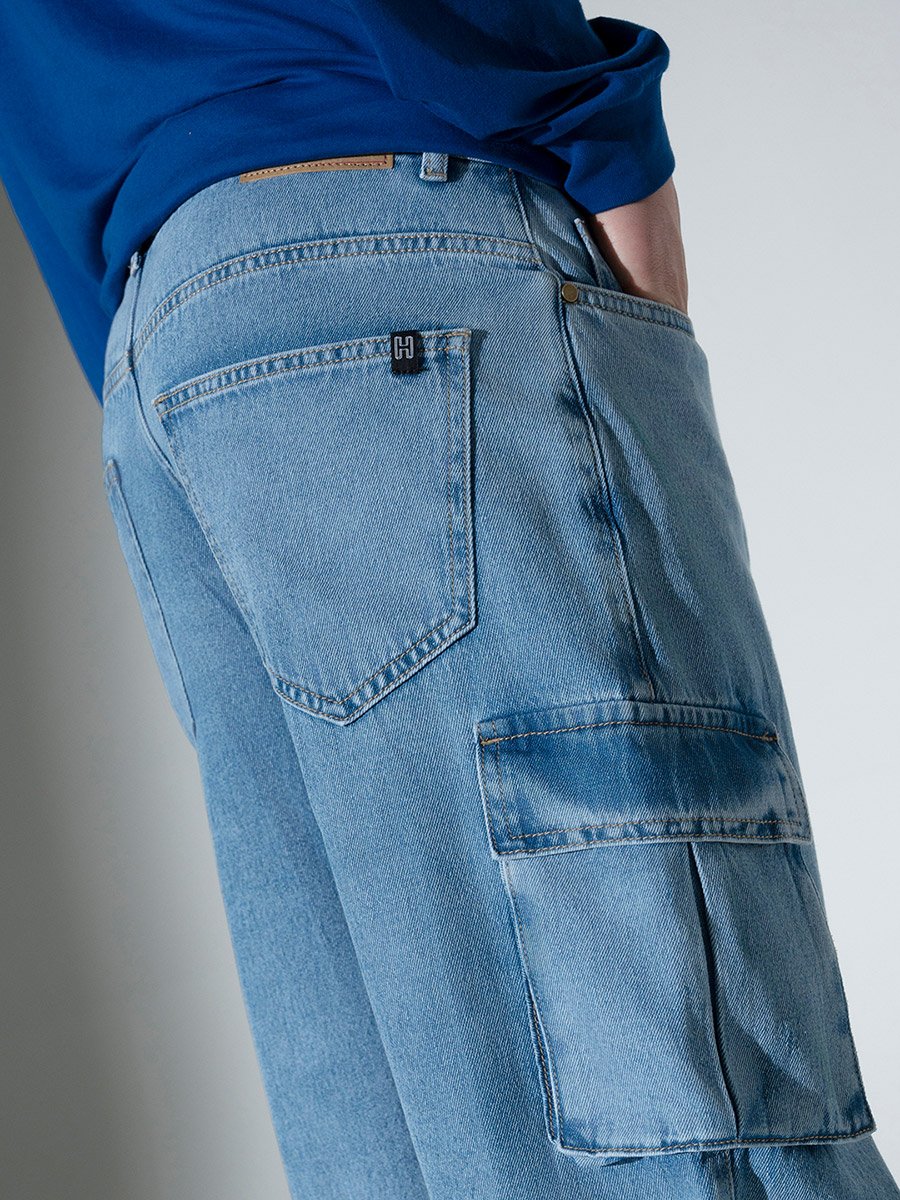 Mid Rise Badge Detail Cargo Jeans