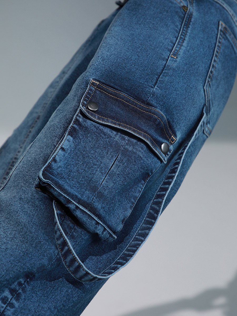 High Rise Relaxed Fit Cargo Jeans