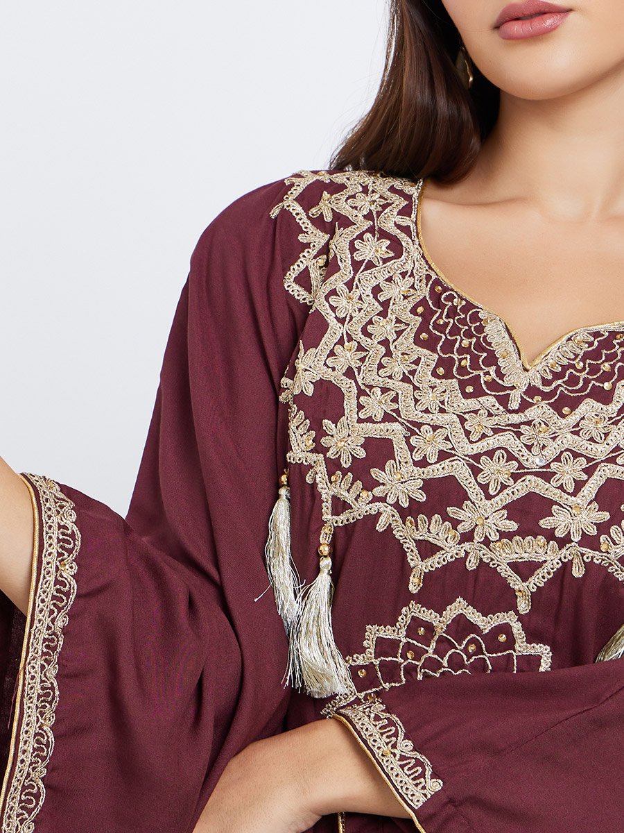Maroon Thread Embroidered Notch Neck Jalabiya