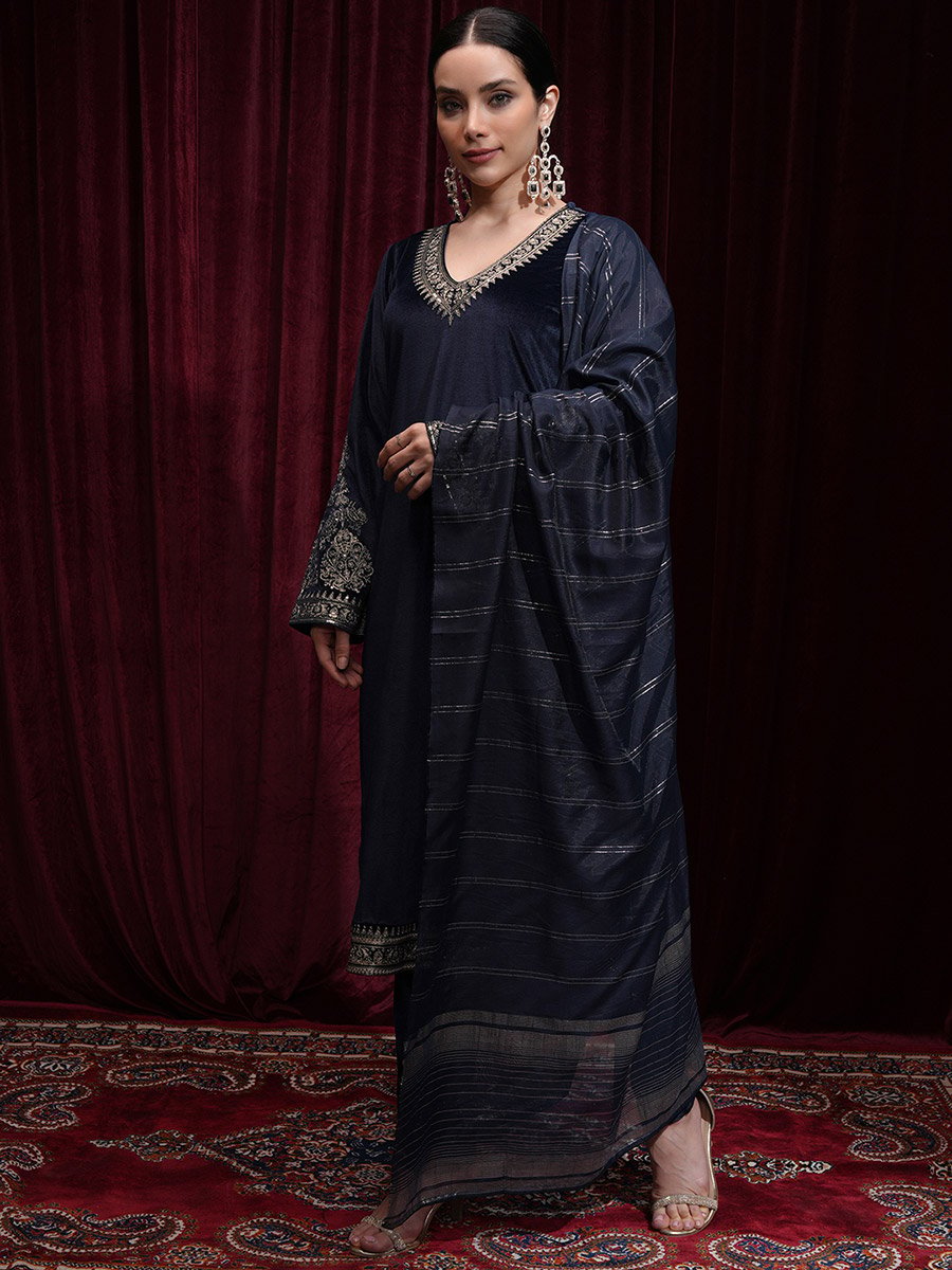 Women Blue Embroidered Velvet Kurta Set 