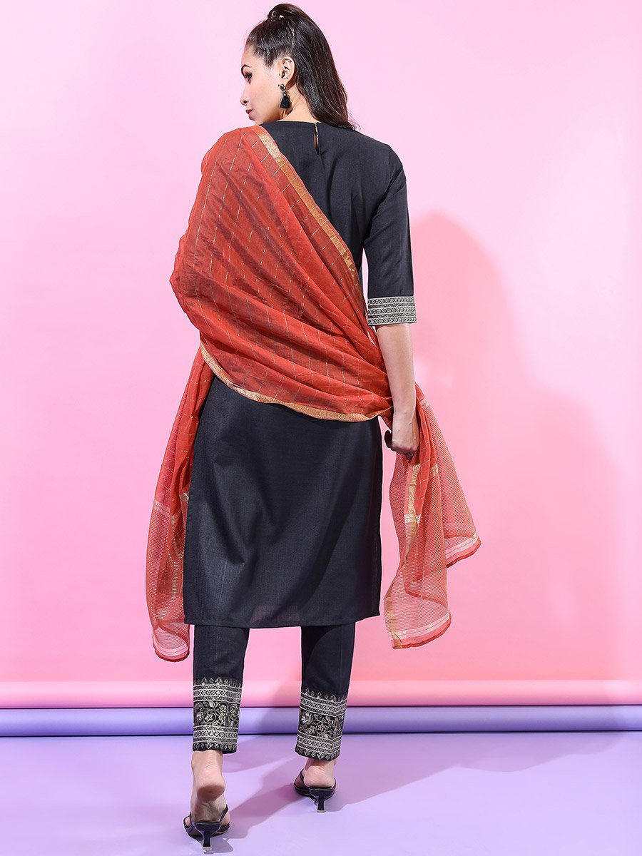 Women Black Kurta Set with Printed Dupatta 