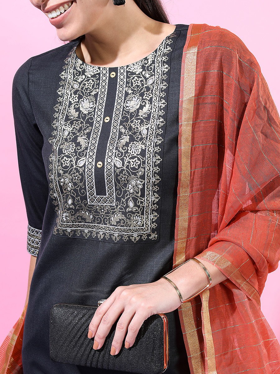 Women Black Kurta Set with Printed Dupatta 