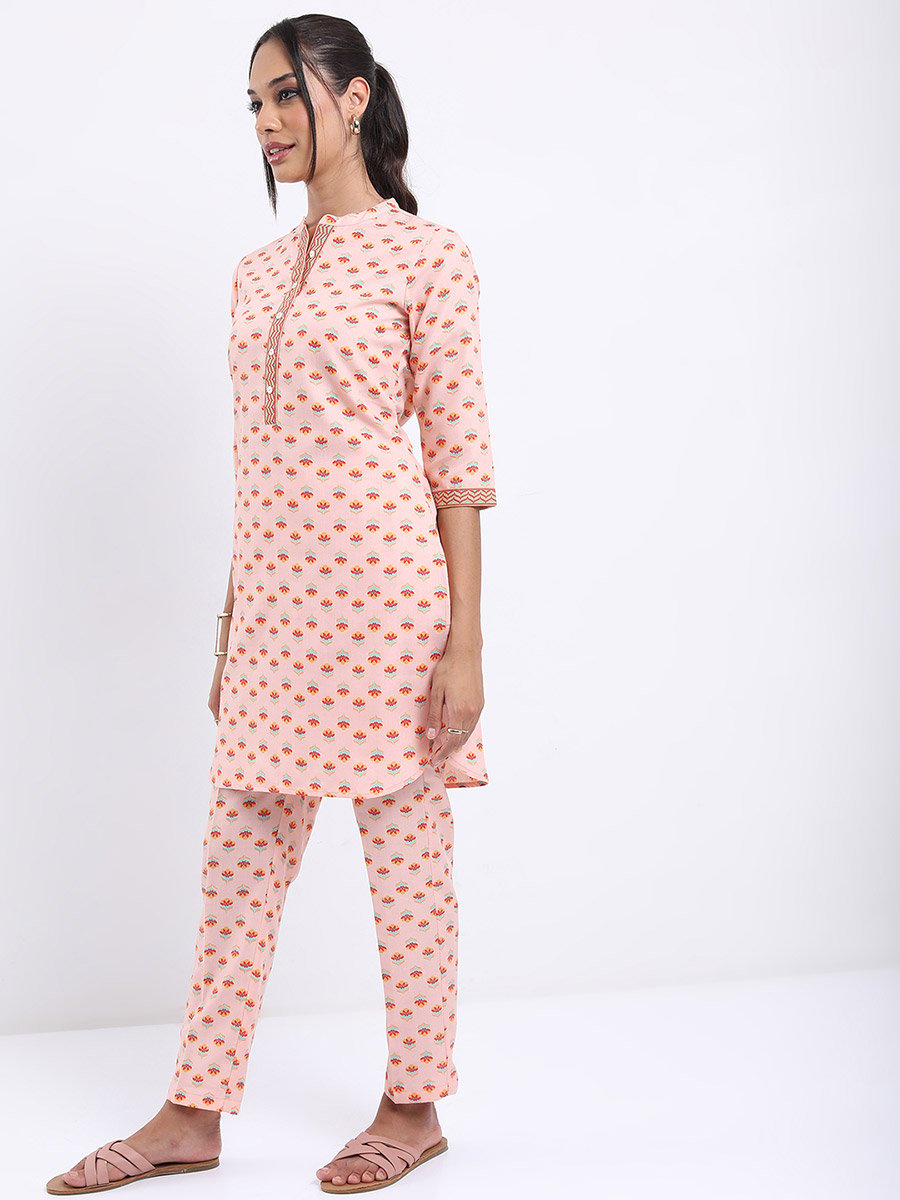 Women Peach Floral Printed Kurta Pant Set 