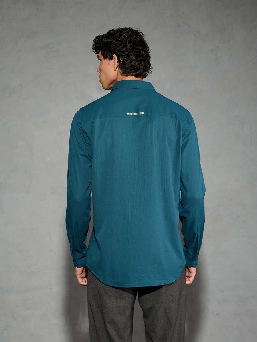 Solid Spread Collar Buttoned Shirt