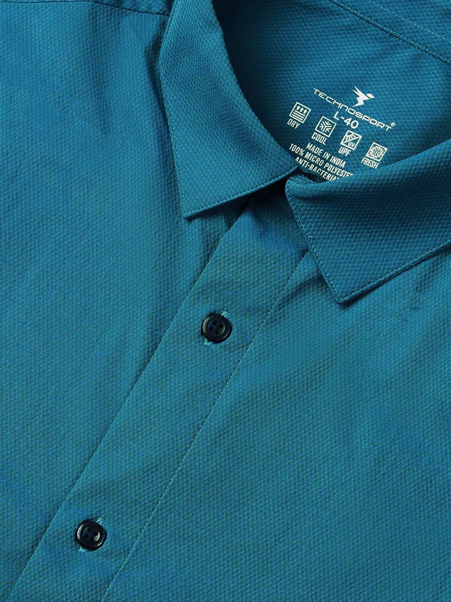 Solid Spread Collar Buttoned Shirt