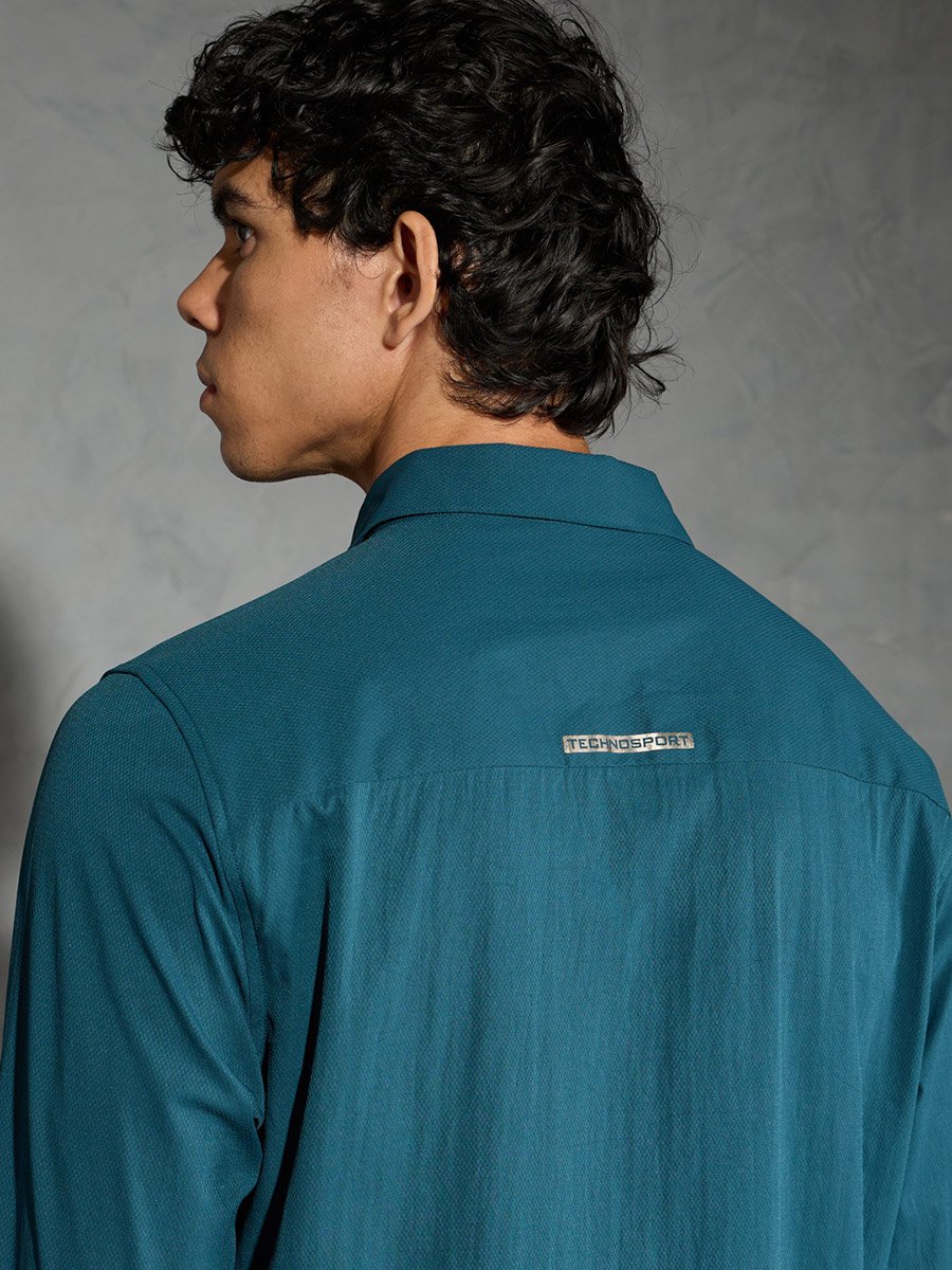 Solid Spread Collar Buttoned Shirt