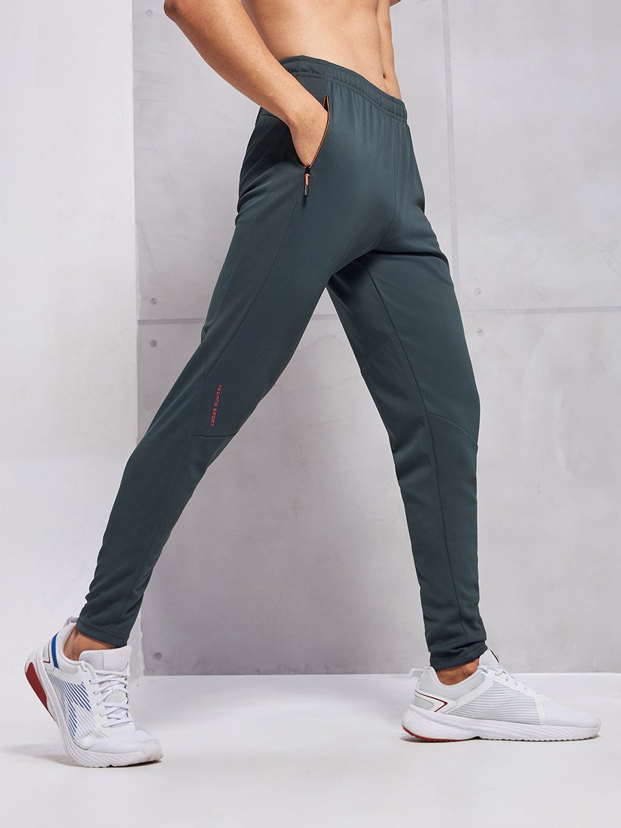 Men Solid Slim Fit Track Pants