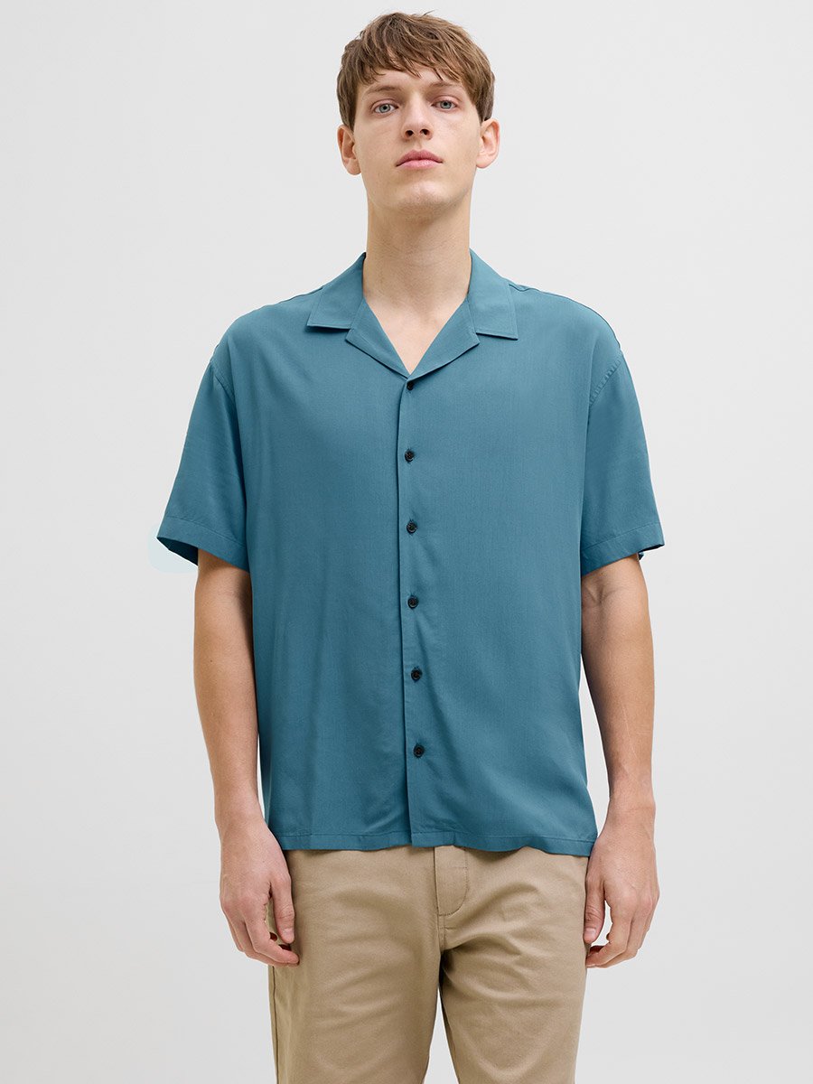 Solid Regular Fit Spread Collar Shirt