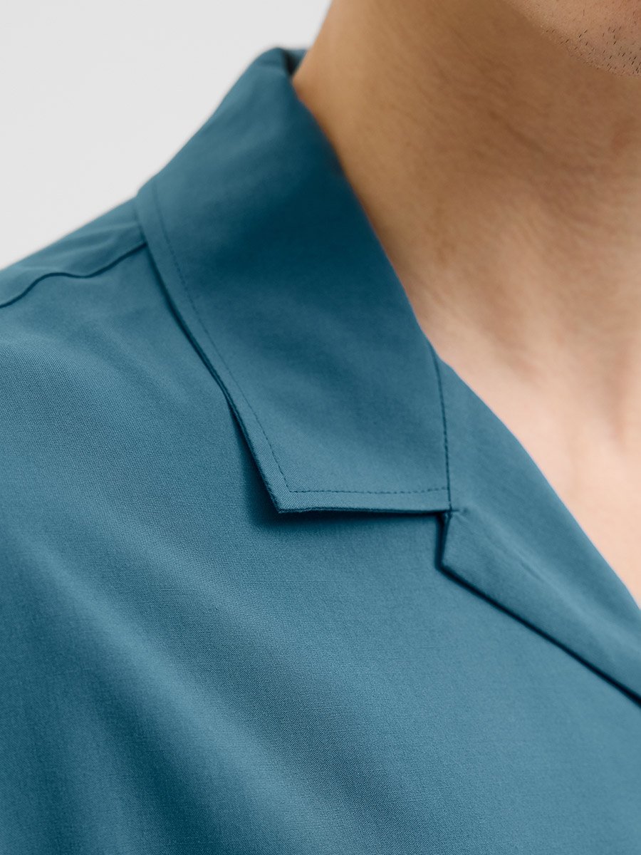 Solid Regular Fit Spread Collar Shirt