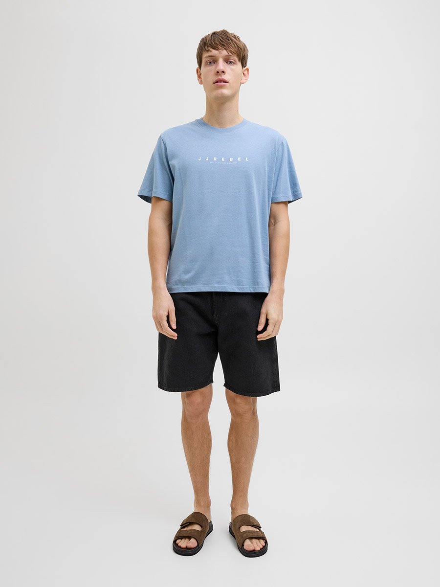 Solid Mid Rise Regular Fit Shorts