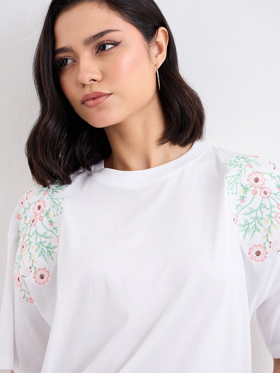 Floral Embroidered Detail Oversized 100% Cotton T-Shirt