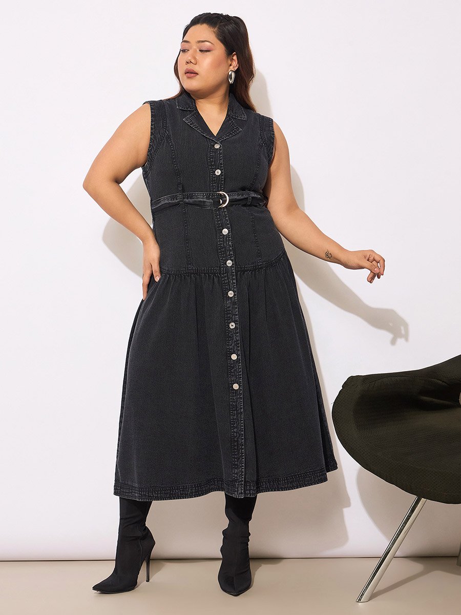 Plus Size Buttoned Sleeveless Flared Midi Dress