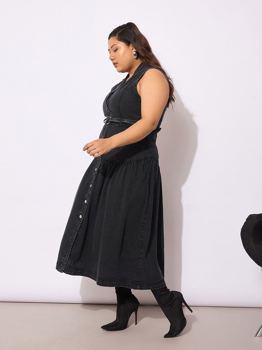 Plus Size Buttoned Sleeveless Flared Midi Dress
