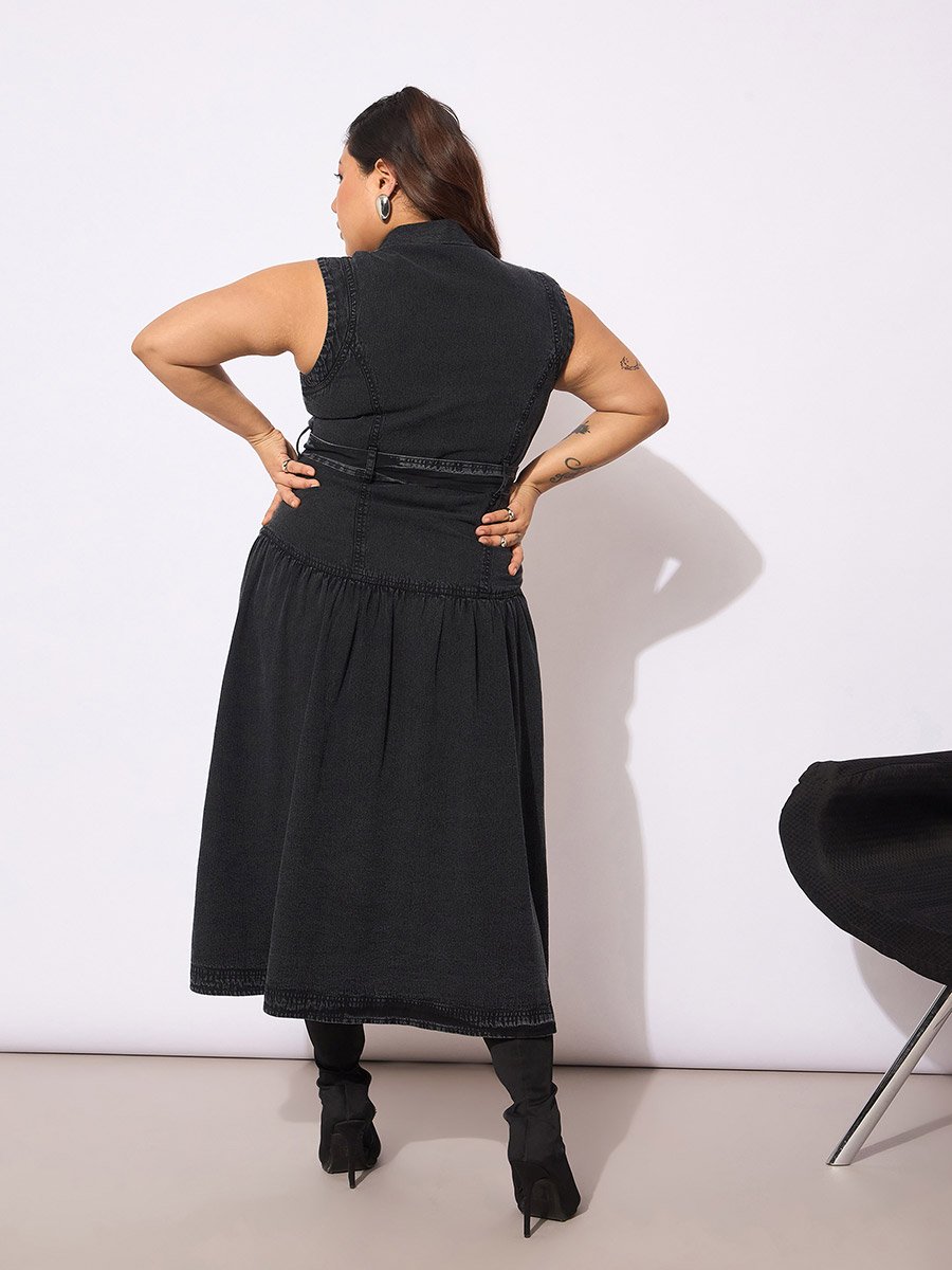 Plus Size Buttoned Sleeveless Flared Midi Dress