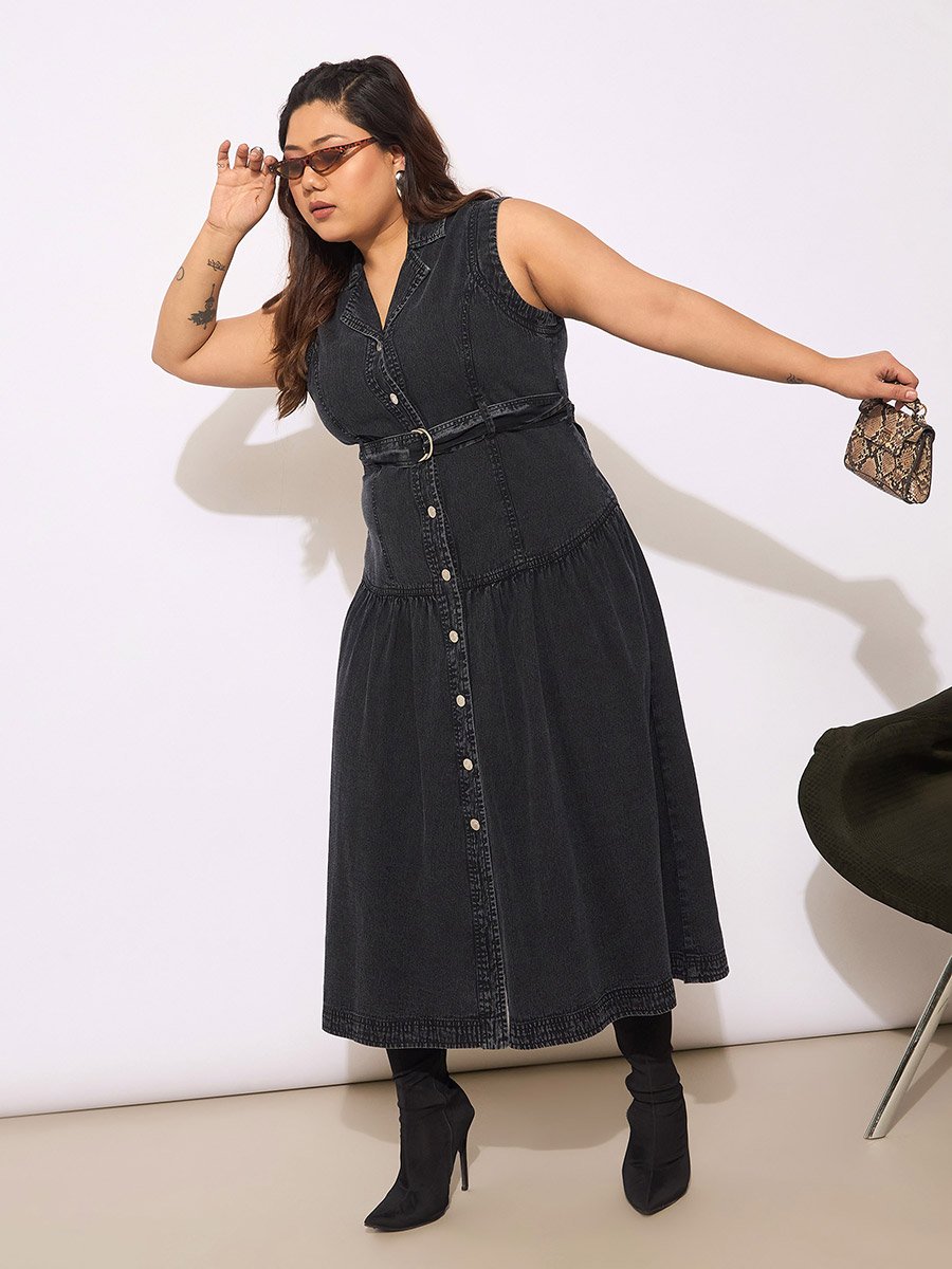Plus Size Buttoned Sleeveless Flared Midi Dress